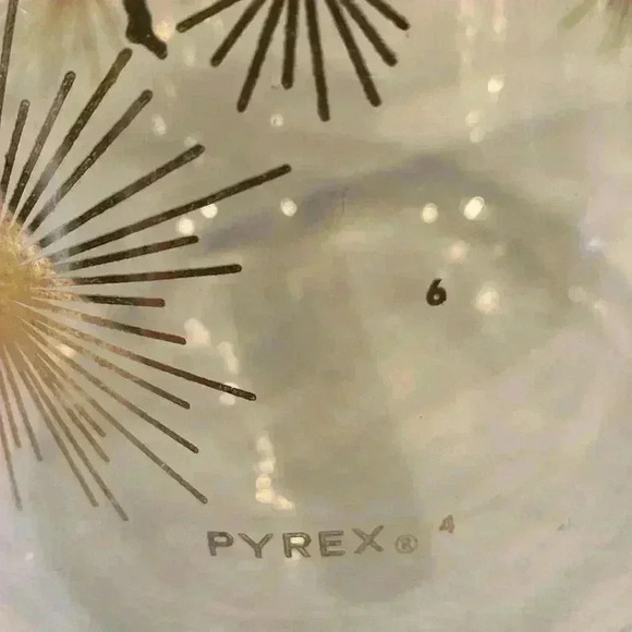 VINTAGE PYREX GLASS COFFEE CARAFE W/  PINECONE DESIGN - Picture 7 of 16